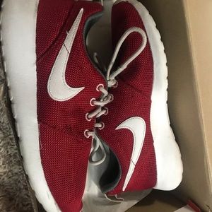 Best offer for these Roshe Nike